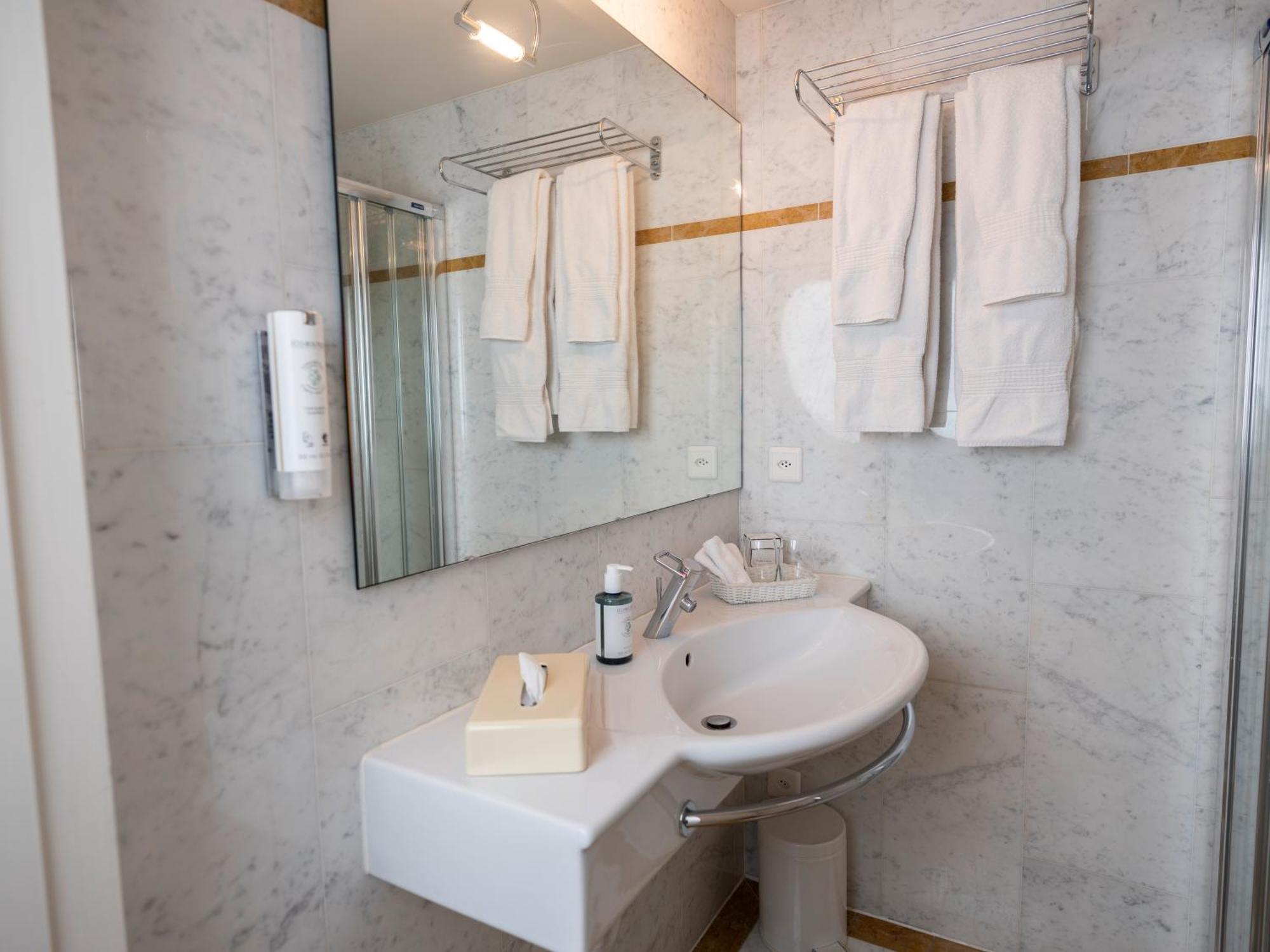 Romantik Hotel De L'Ours Sugiez Εξωτερικό φωτογραφία
