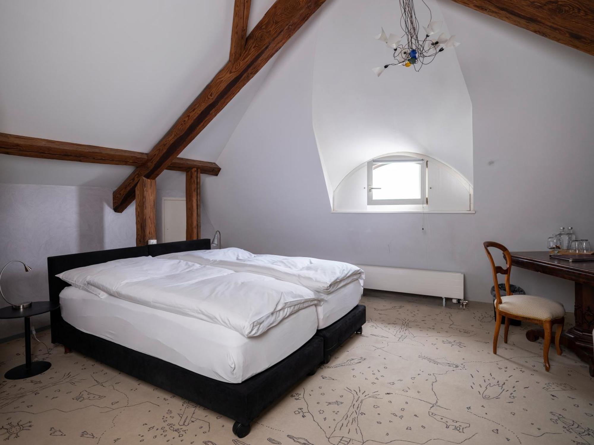 Romantik Hotel De L'Ours Sugiez Εξωτερικό φωτογραφία