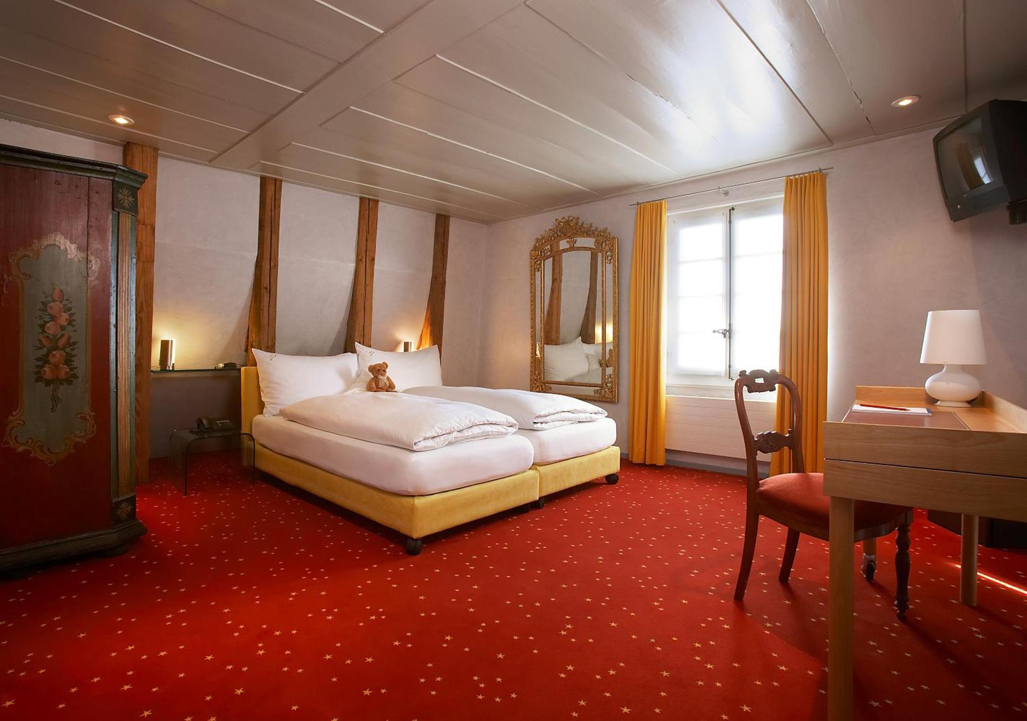 Romantik Hotel De L'Ours Sugiez Εξωτερικό φωτογραφία