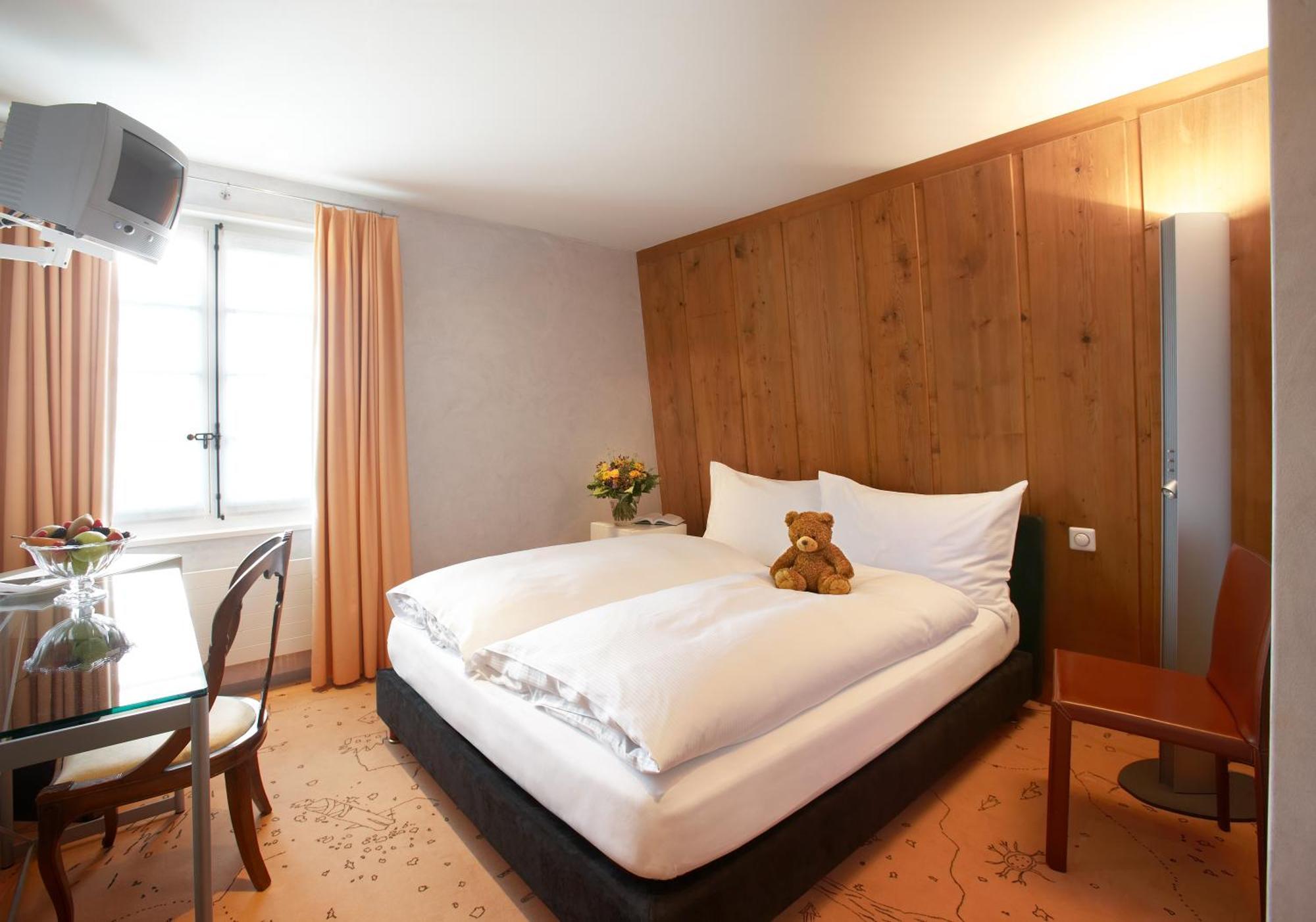 Romantik Hotel De L'Ours Sugiez Εξωτερικό φωτογραφία