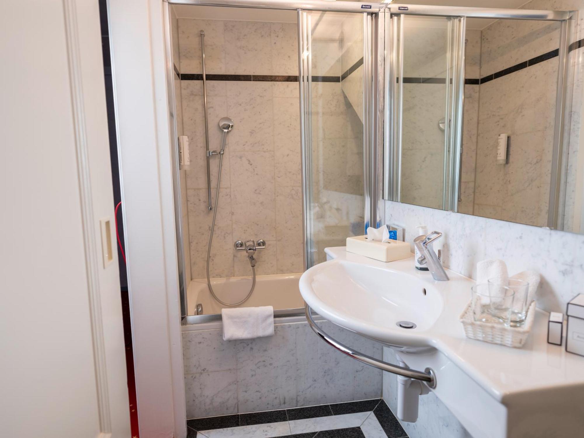 Romantik Hotel De L'Ours Sugiez Εξωτερικό φωτογραφία