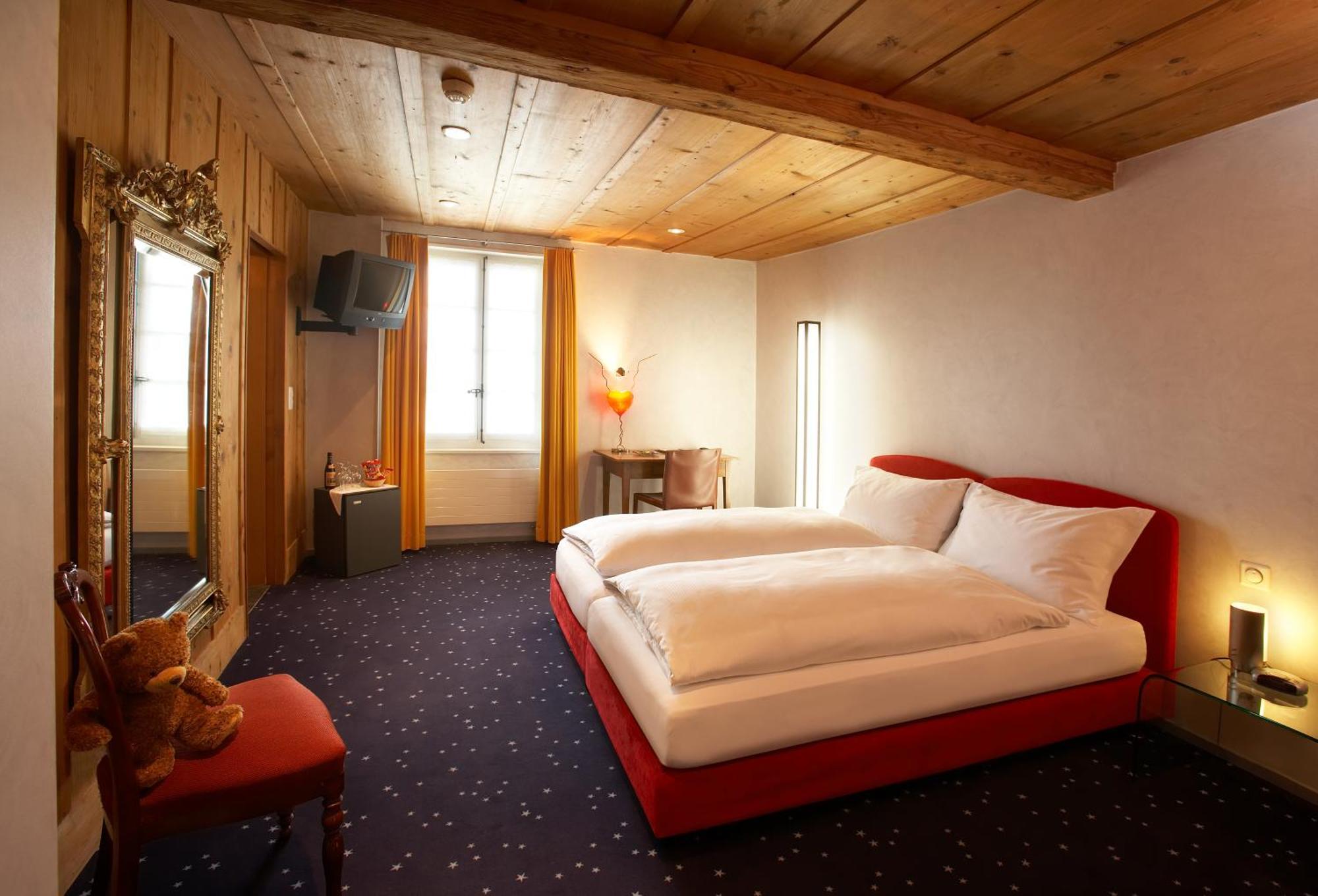 Romantik Hotel De L'Ours Sugiez Εξωτερικό φωτογραφία